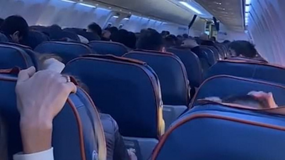 Video dramatic în Rusia. Momentul în care pasagerii unui avion sunt anunțati să se pregătească de impact